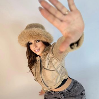 photo_5109628202011176751_y